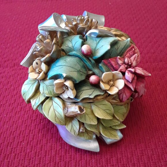 Limited Edition Lord Byron's Harmony Garden Christmas Bouquet Treasure Box - Picture 2 of 13